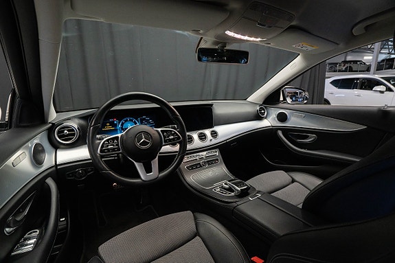 Mercedes-Benz E200 10 of 22