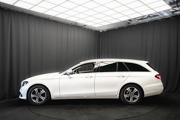 Mercedes-Benz E200 9 of 22