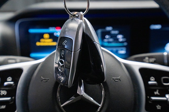 Mercedes-Benz E200 22 of 22