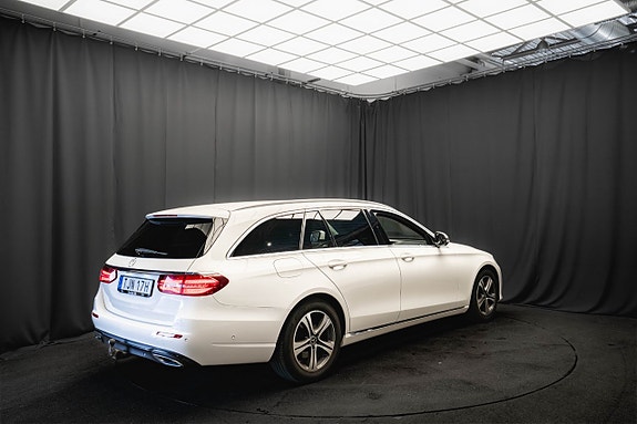 Mercedes-Benz E200 6 of 22