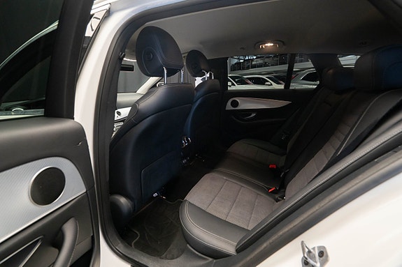Mercedes-Benz E200 18 of 22