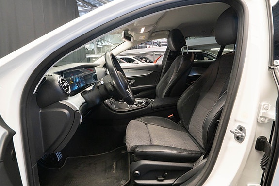 Mercedes-Benz E200 16 of 22