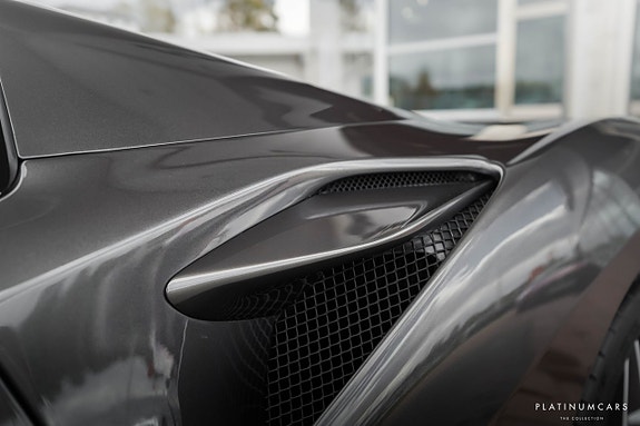 Ferrari F8 Spider 22 of 24