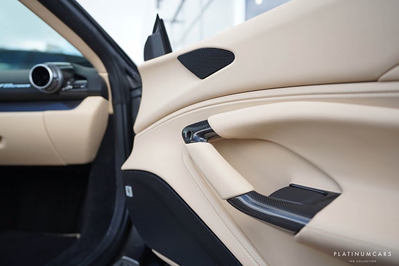 Ferrari F8 Spider 16 of 24