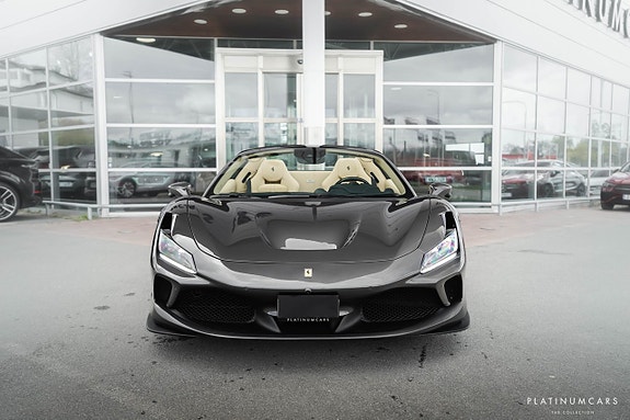 Ferrari F8 Spider 3 of 5
