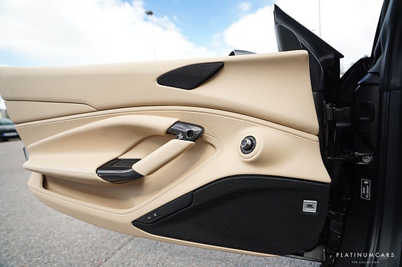 Ferrari F8 Spider 13 of 24