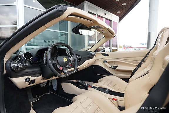Ferrari F8 Spider 6 of 24