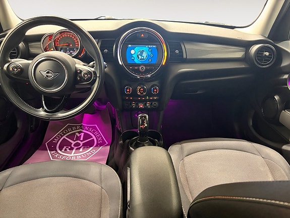 MINI Cooper 9 of 17