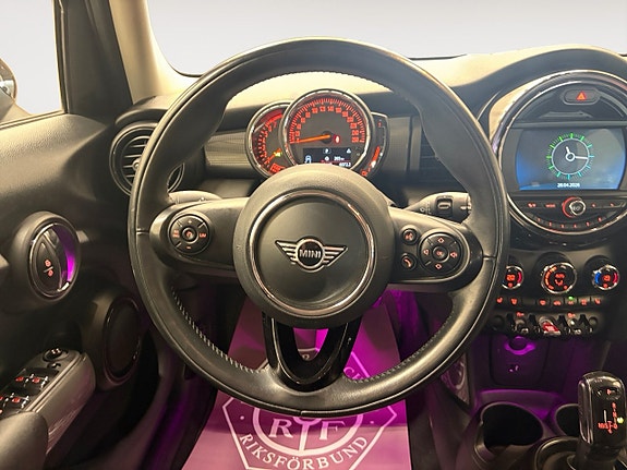 MINI Cooper 10 of 17
