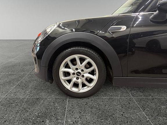 MINI Cooper 14 of 17