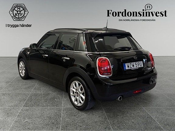 MINI Cooper 4 of 5