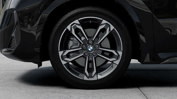 BMW iX1 7 of 13