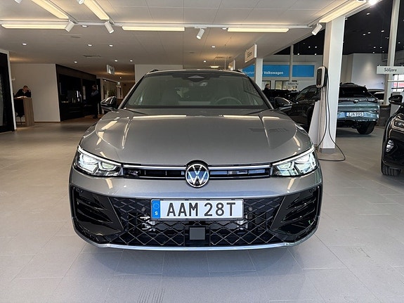 Volkswagen Passat 2 of 5