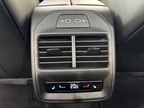 Volkswagen Passat 19 of 21