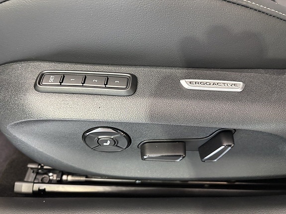 Volkswagen Passat 16 of 21