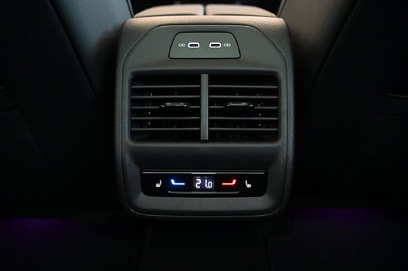 Volkswagen Passat 27 of 30