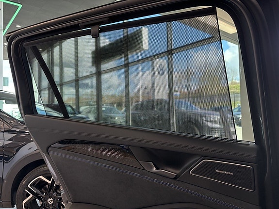 Volkswagen Passat 17 of 21