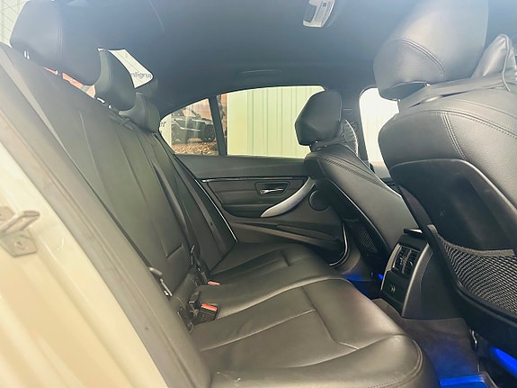 BMW 320d 14 of 24