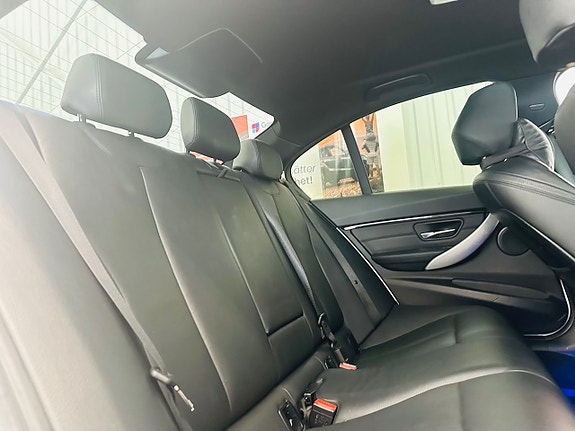 BMW 320d 15 of 24