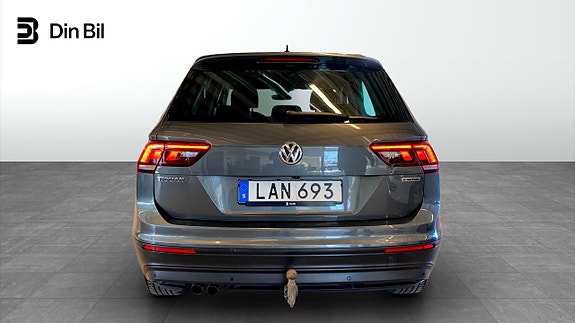 Volkswagen Tiguan 5 of 5