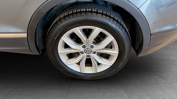 Volkswagen Tiguan 6 of 17