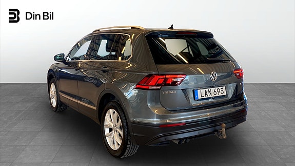 Volkswagen Tiguan 3 of 5