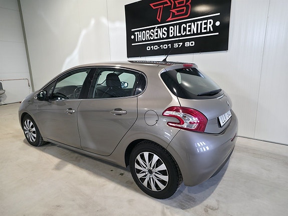 Peugeot 208 3 of 5