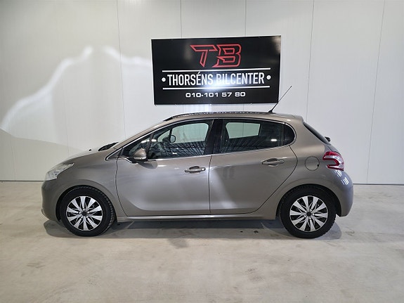 Peugeot 208 2 of 5