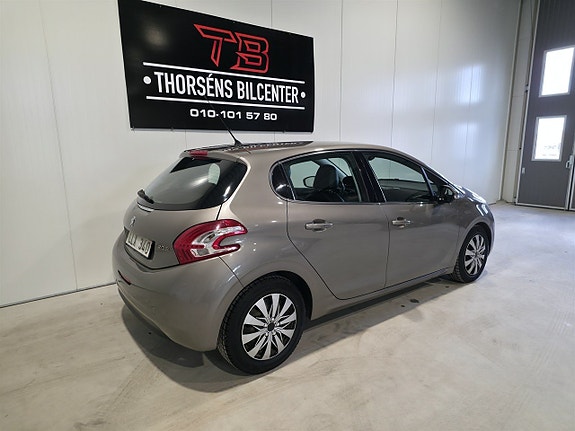 Peugeot 208 11 of 19