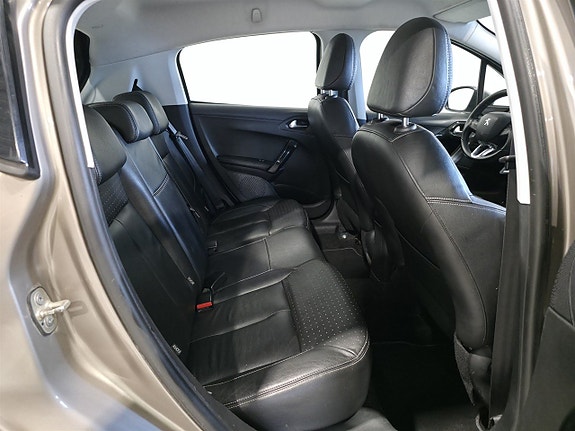 Peugeot 208 17 of 19