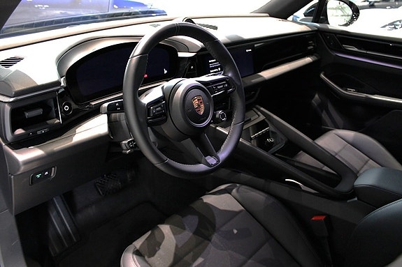Porsche Macan 4 4 of 5