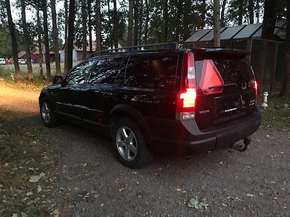 Volvo XC70 2 of 9