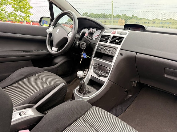 Peugeot 307 CC 8 of 12