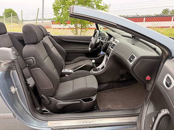 Peugeot 307 CC 10 of 12