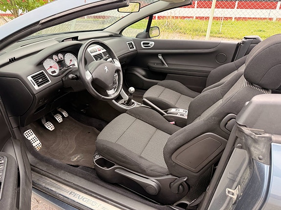 Peugeot 307 CC 7 of 12