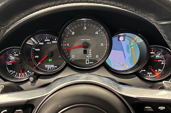 Porsche Cayenne S 12 of 27