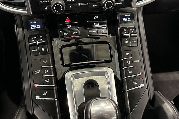 Porsche Cayenne S 18 of 27