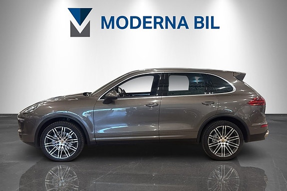 Porsche Cayenne S 3 of 5