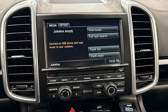 Porsche Cayenne S 16 of 27