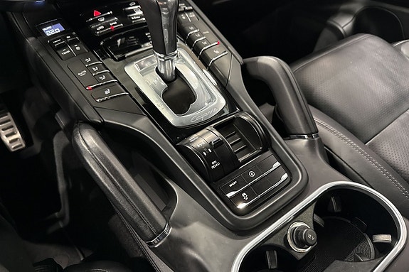 Porsche Cayenne S 19 of 27