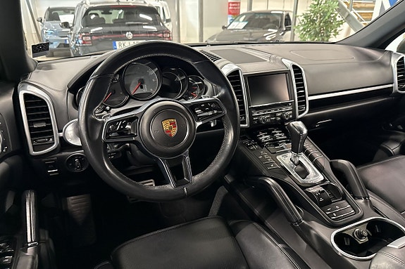 Porsche Cayenne S 9 of 27