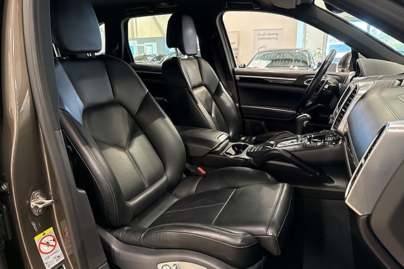 Porsche Cayenne S 21 of 27