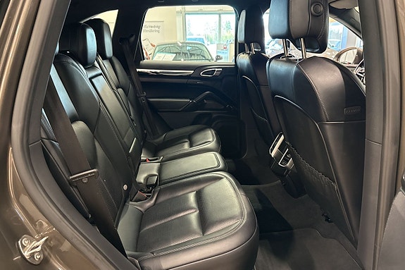 Porsche Cayenne S 22 of 27