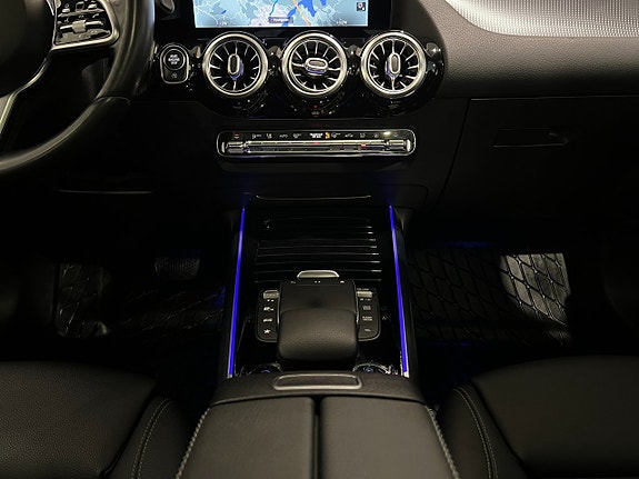 Mercedes-Benz B200 d 17 of 27