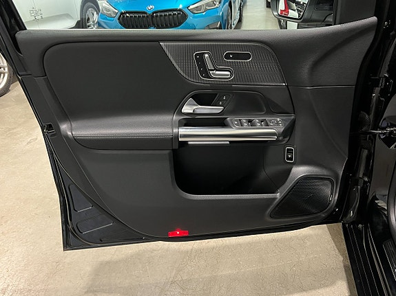 Mercedes-Benz B200 d 8 of 27