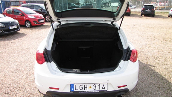 Alfa Romeo Giulietta 8 of 12