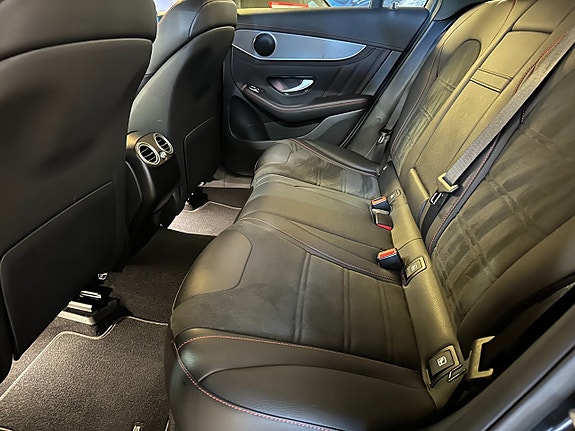 Mercedes-Benz GLC300 de 3 of 5