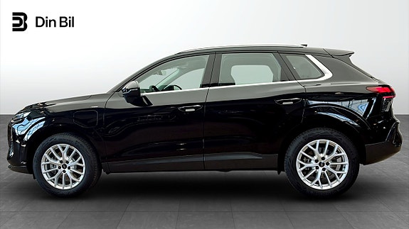 Audi Q3 2 of 5