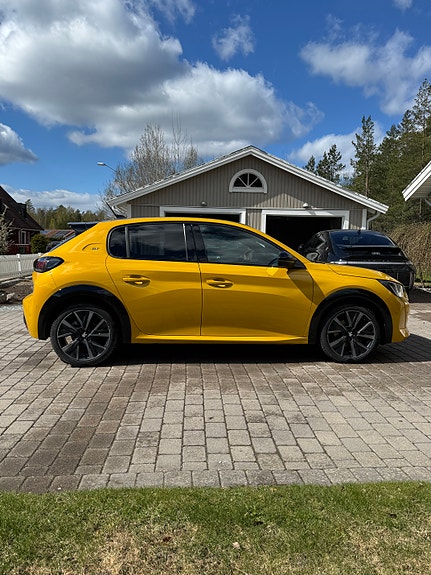 Peugeot 208 3 of 5