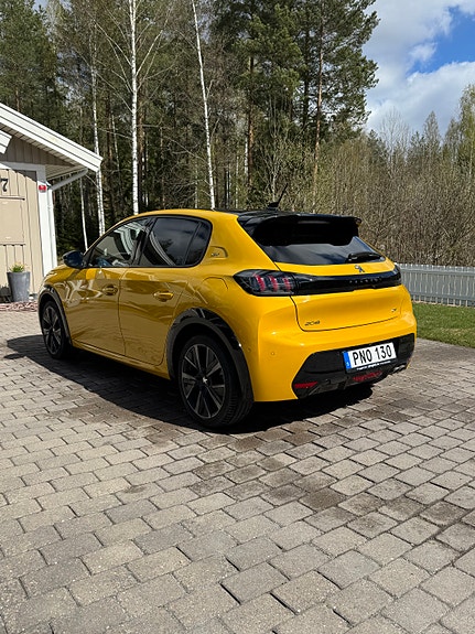 Peugeot 208 4 of 5